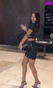 Skillfully dance in the hotellobby